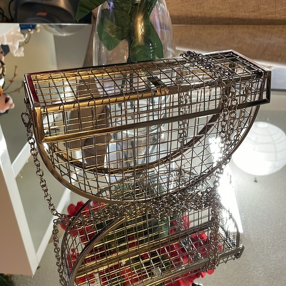 LETODE Women's Elegant Chain Cross-body Bag Metal Hollow Cage Clutch - Picture 7 of 11